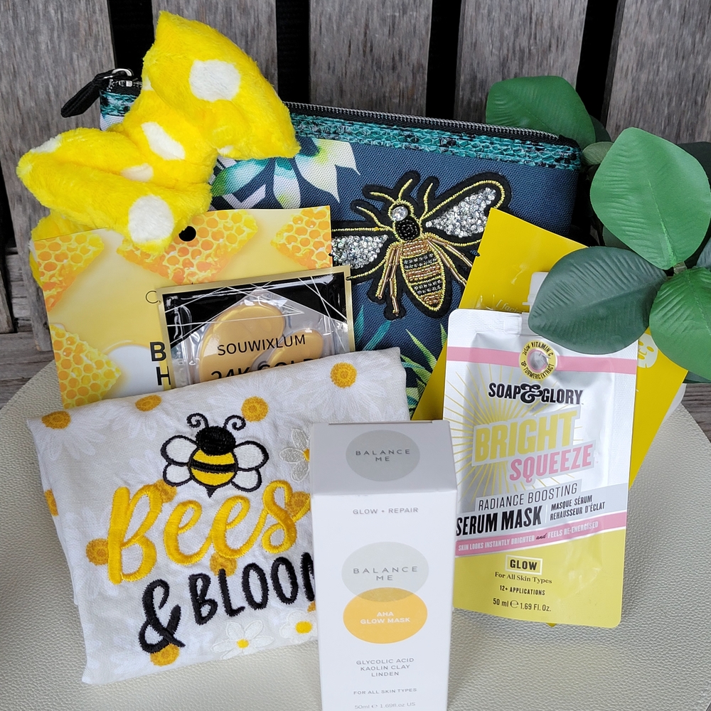 Bee and Floral Beauty Gift Set - Picture 2 of 2